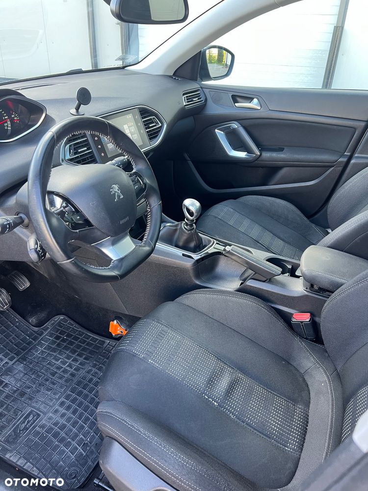 Peugeot 308 1.6 BlueHDi Allure S&S - 12