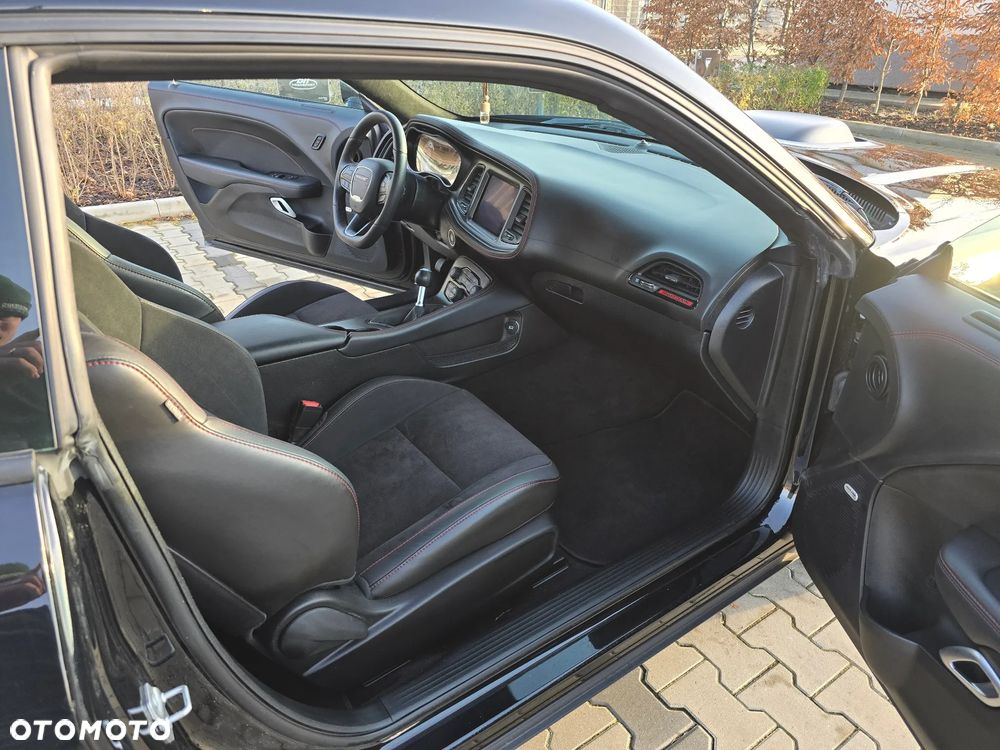 Dodge Challenger ver-6-4-scat-pack-widebody - 17