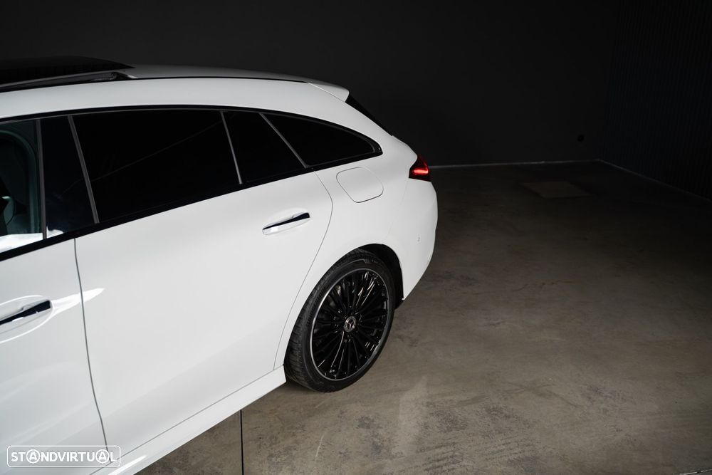 Mercedes-Benz CLA 250 e Shooting Brake AMG Line - 11