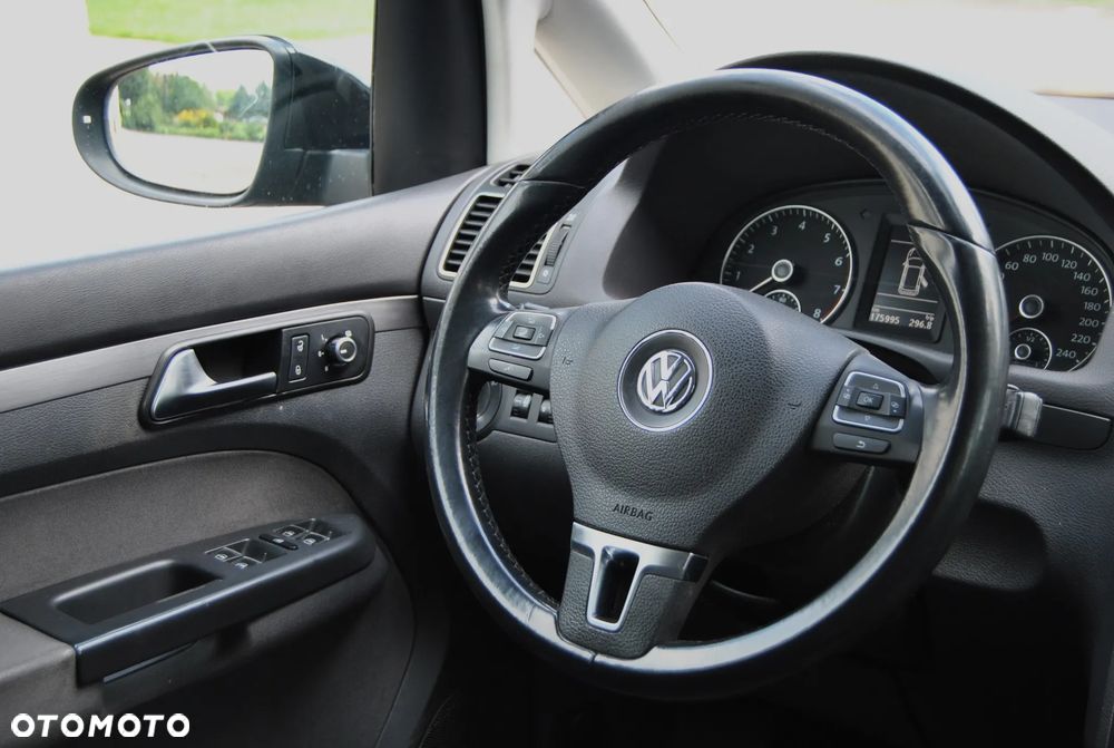 Volkswagen Touran - 10