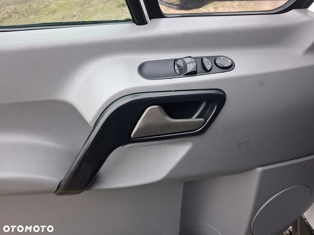 Mercedes-Benz Sprinter - 24