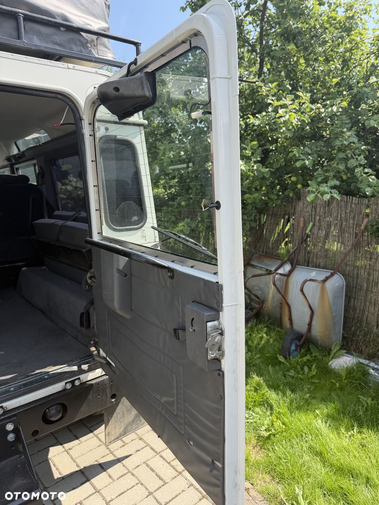 Land Rover Defender - 3