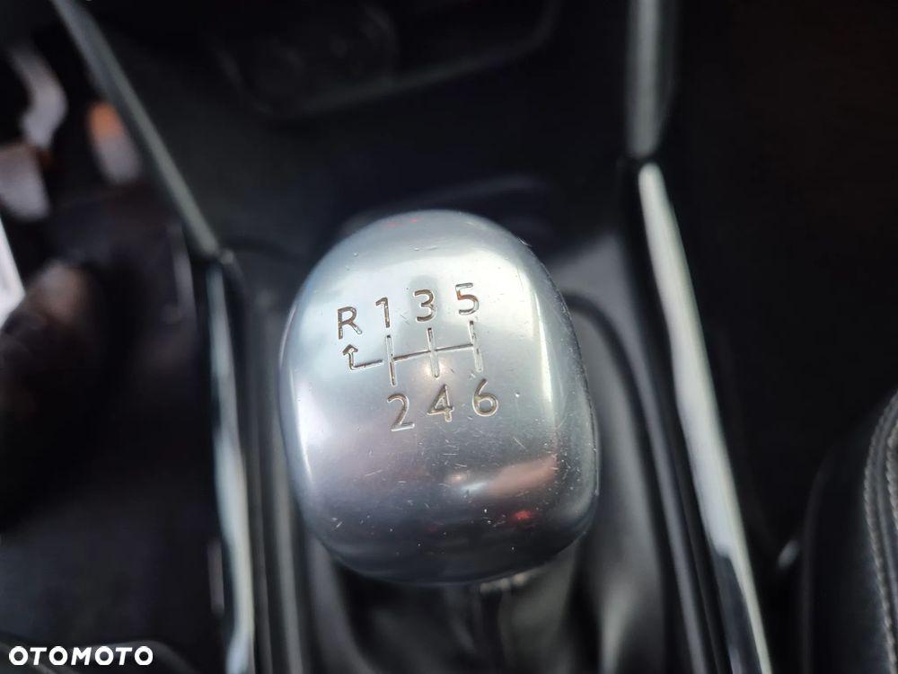 Peugeot 2008 1.6 BlueHDi Allure S&S - 18