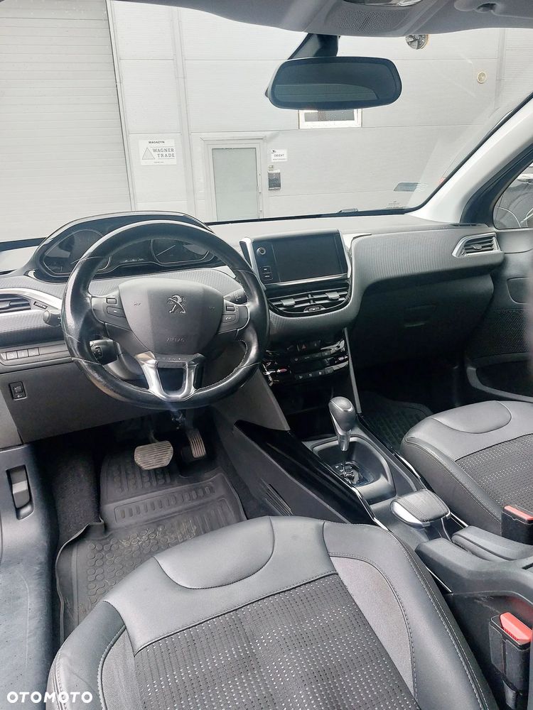Peugeot 2008 1.2 Pure Tech Allure S&S EAT6 - 5