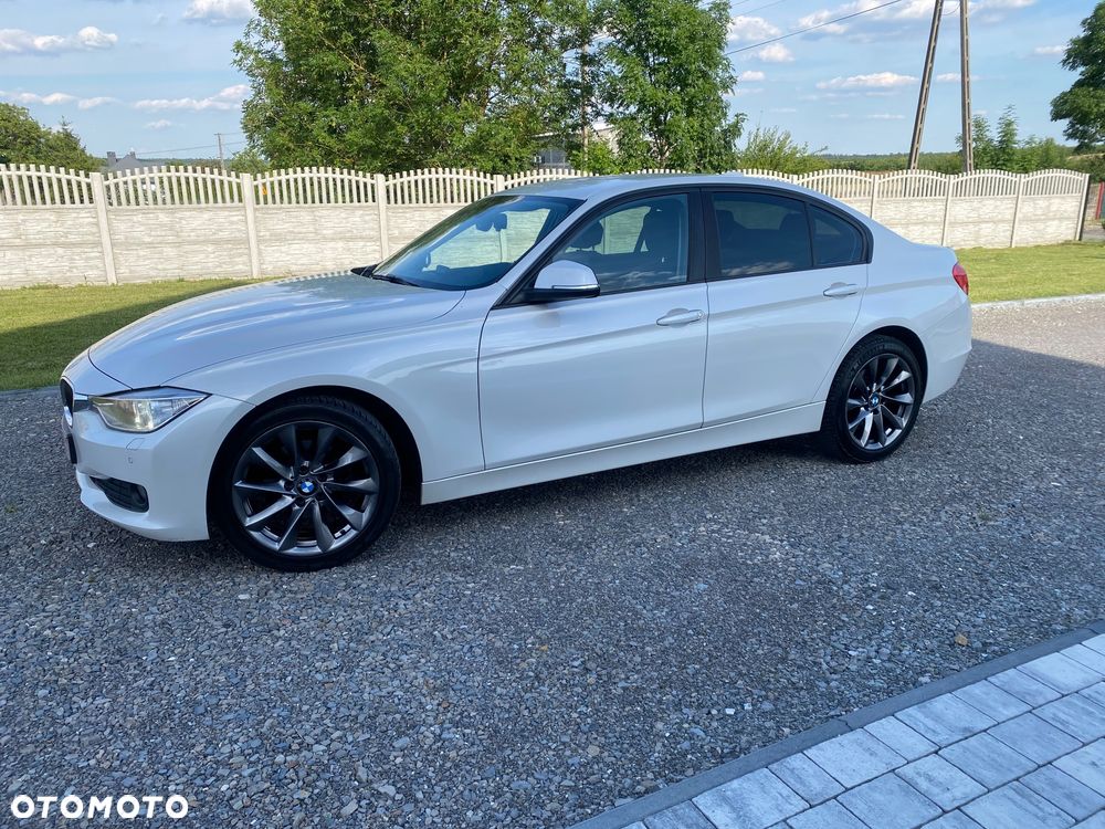 BMW Seria 3 318d Sport Line - 8