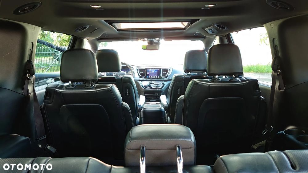 Chrysler Pacifica - 17