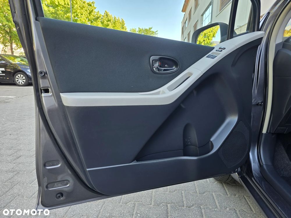 Toyota Yaris - 13