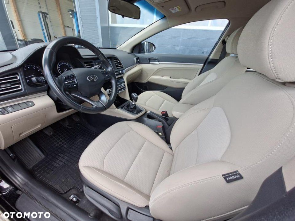 Hyundai Elantra - 10