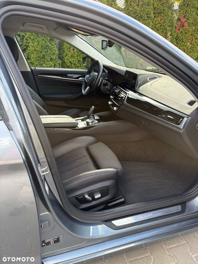BMW Seria 5 520i Sport Line - 6