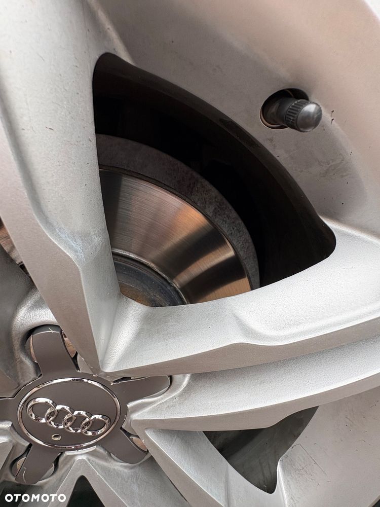Audi A4 Avant 2.0 TDI quattro - 34