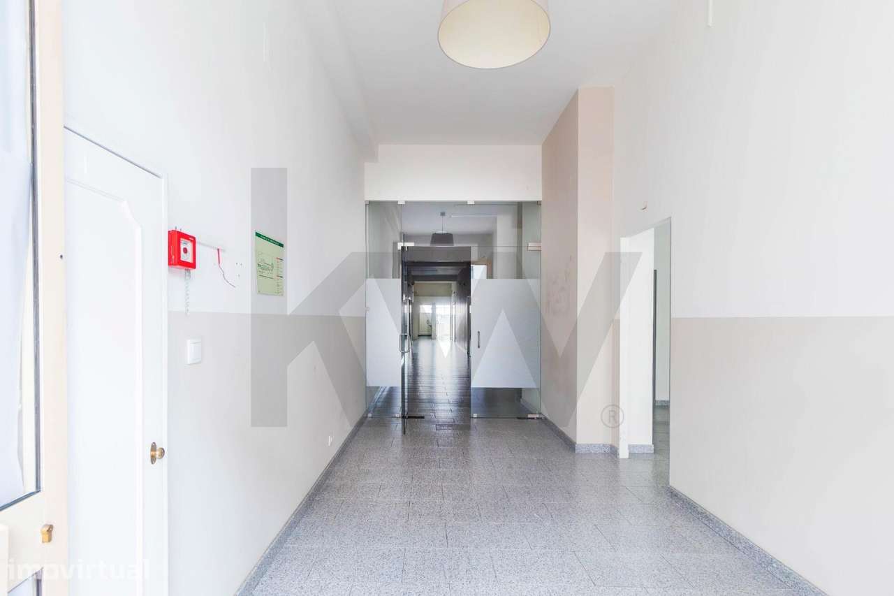 Loja com grande área - 320m2 - Grande imagem: 2/45