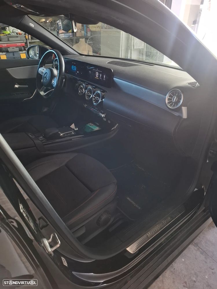 Mercedes-Benz A 250 Limousine e AMG Line - 4