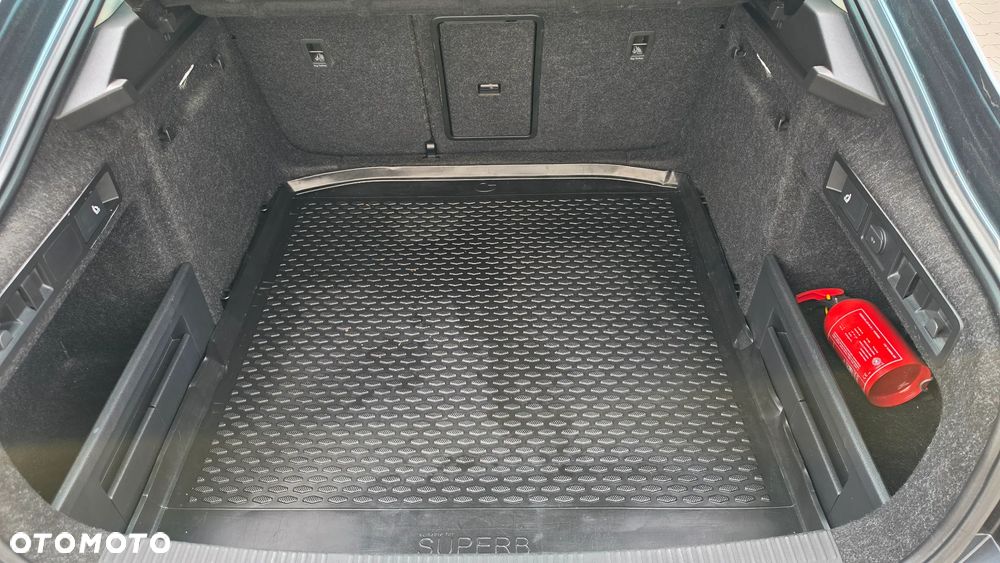 Skoda Superb 2.0 TDI SCR Ambition DSG - 27