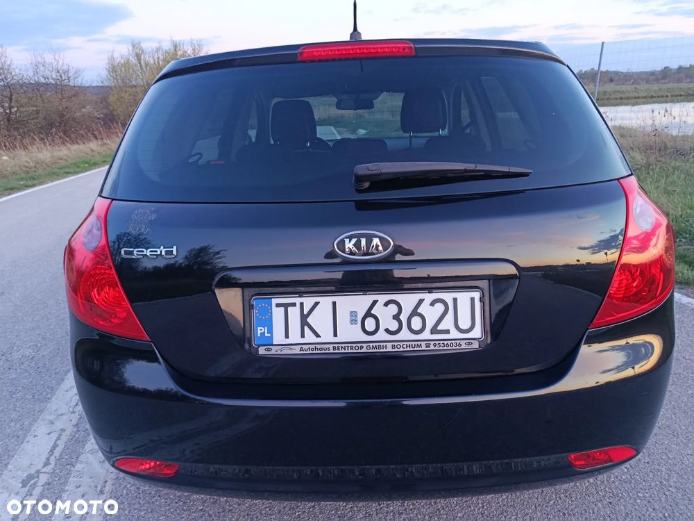 Kia Ceed - 11