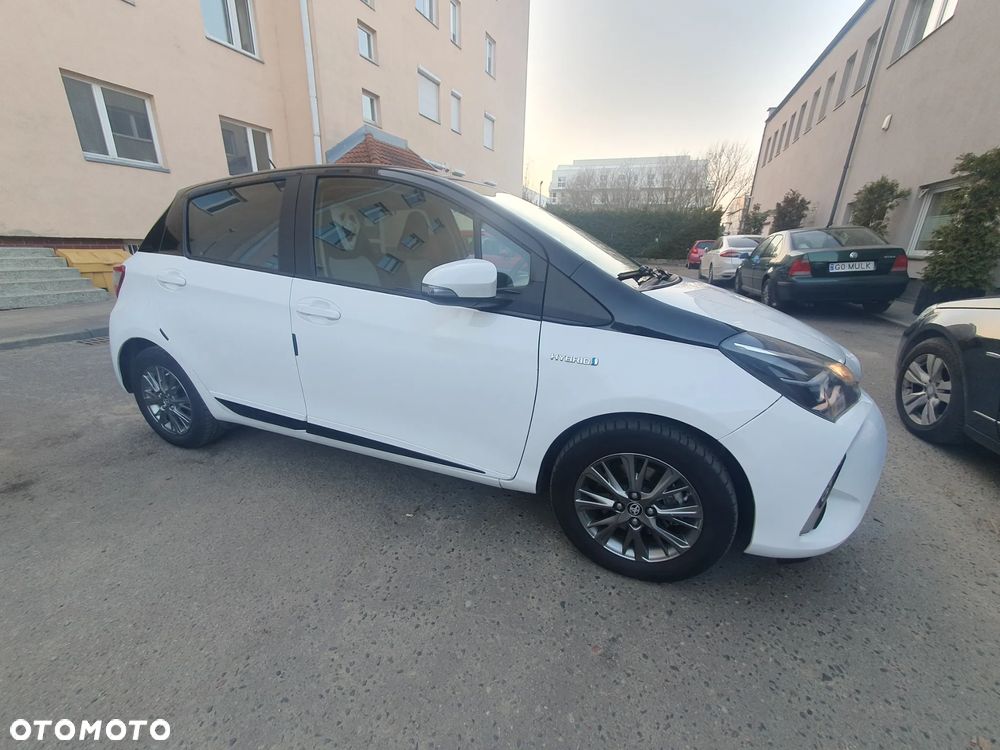Toyota Yaris Hybrid 100 Premium - 12