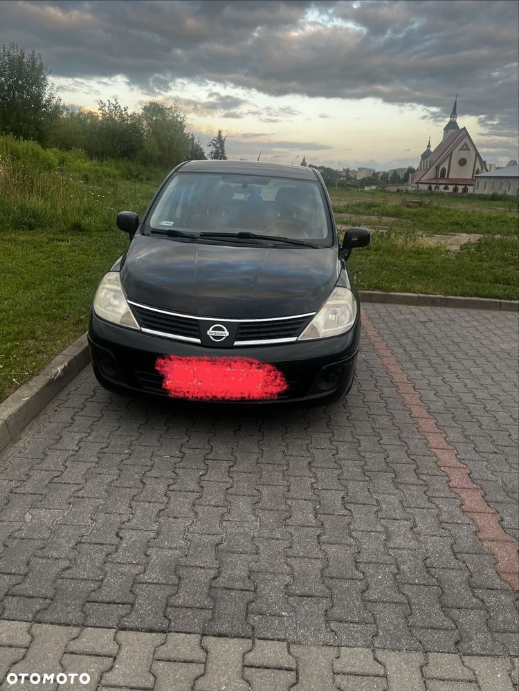 Nissan Tiida - 1