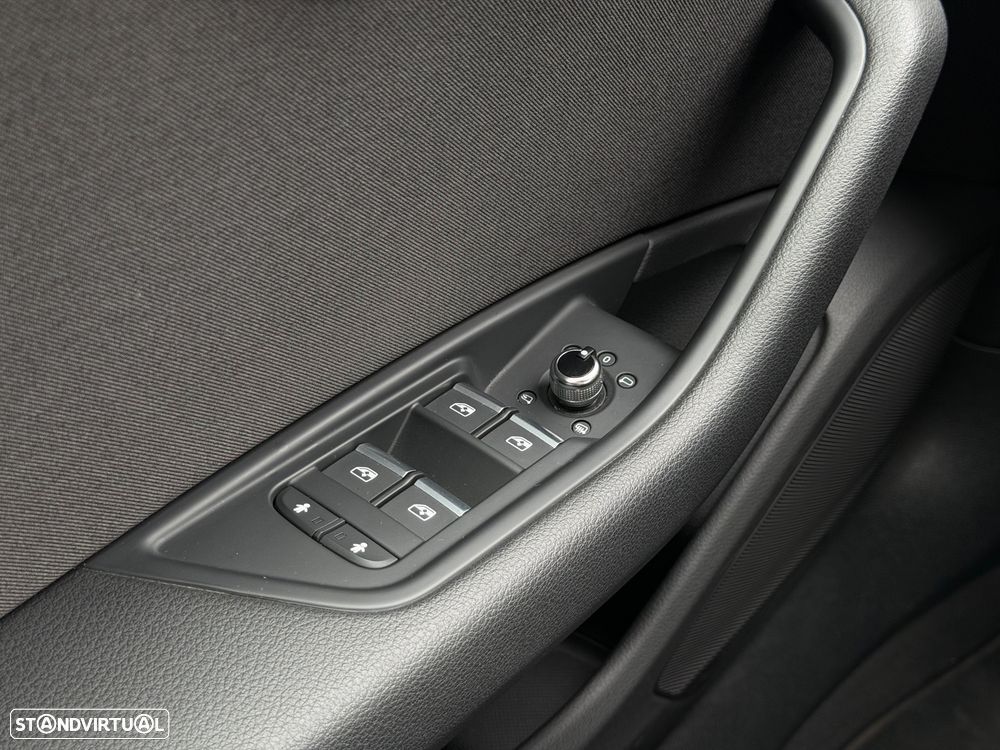 Audi A4 Avant 35 TDI S tronic design - 36
