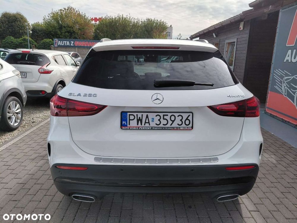 Mercedes-Benz GLA - 7