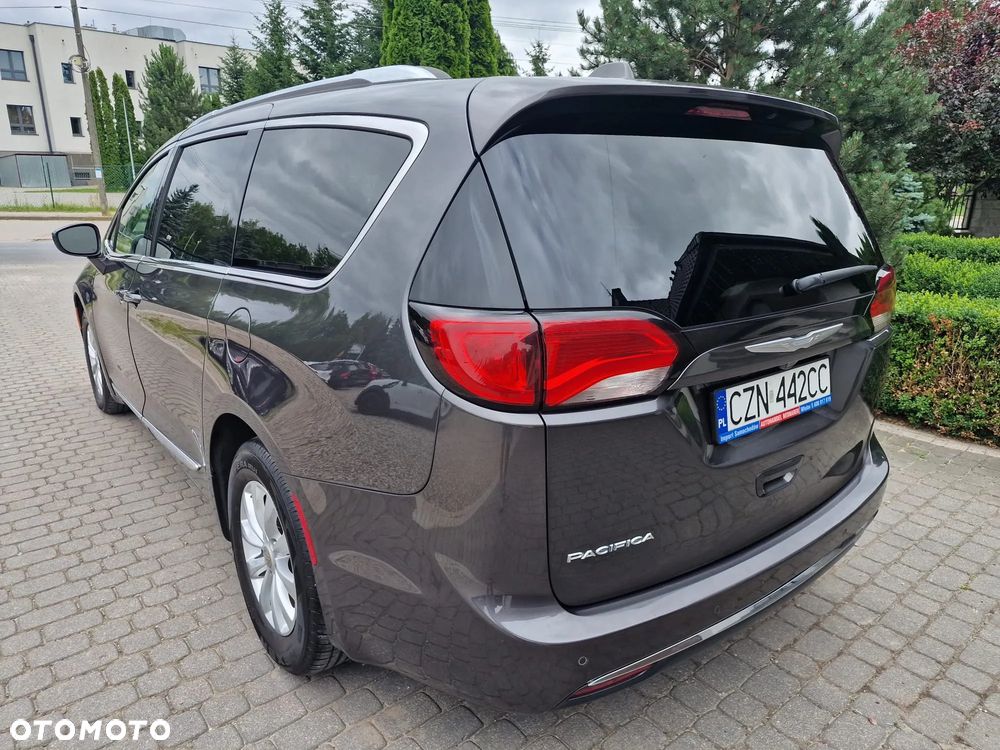 Chrysler Pacifica - 7
