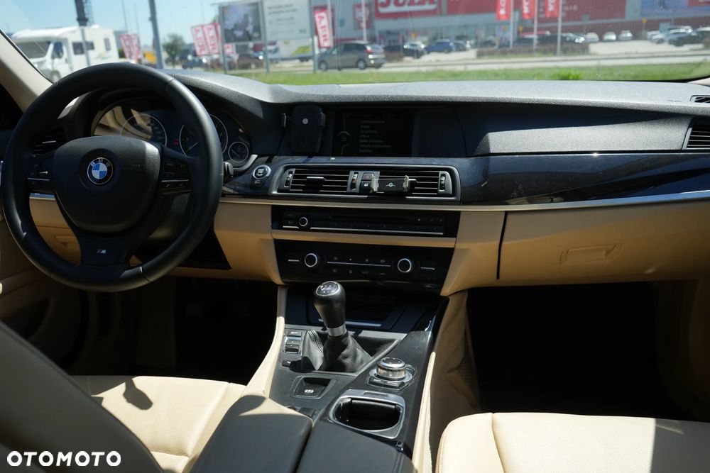 BMW Seria 5 520i - 36