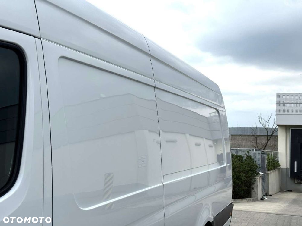Mercedes-Benz Sprinter - 11