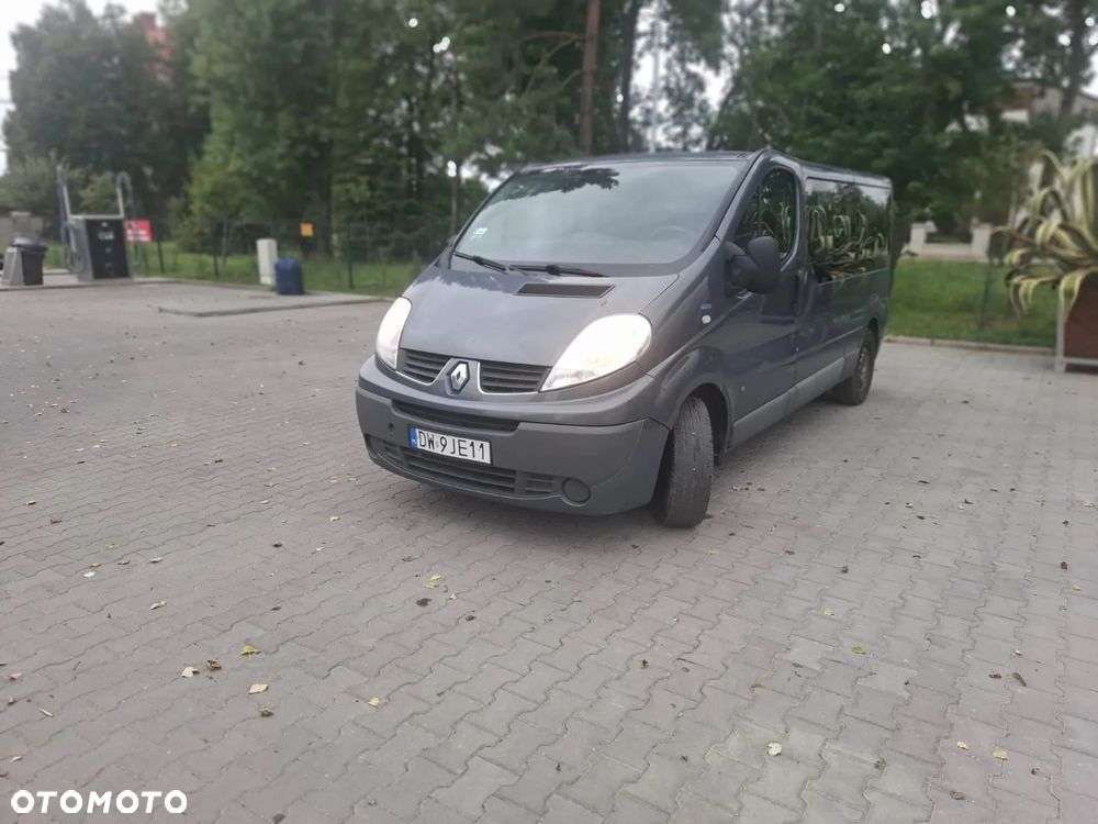 Renault Trafic Grand Passenger Black Edition - 1
