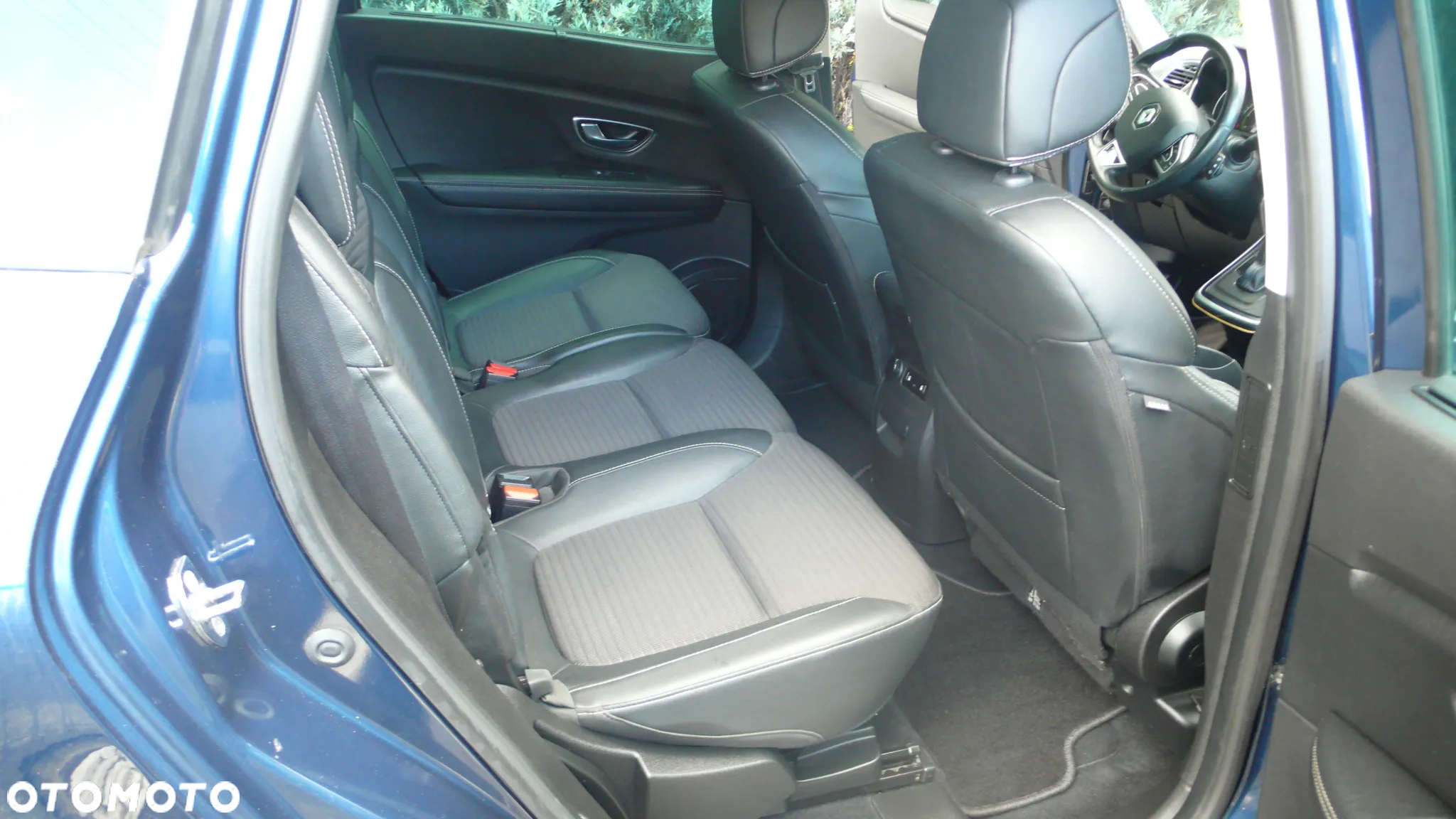 Renault Grand Scenic TCe 140 GPF EDC BLACK EDITION - 17