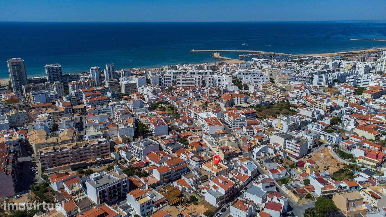 Apartamento T2 com garagem e elevador no centro de Quarteira - Grande imagem: 3/22