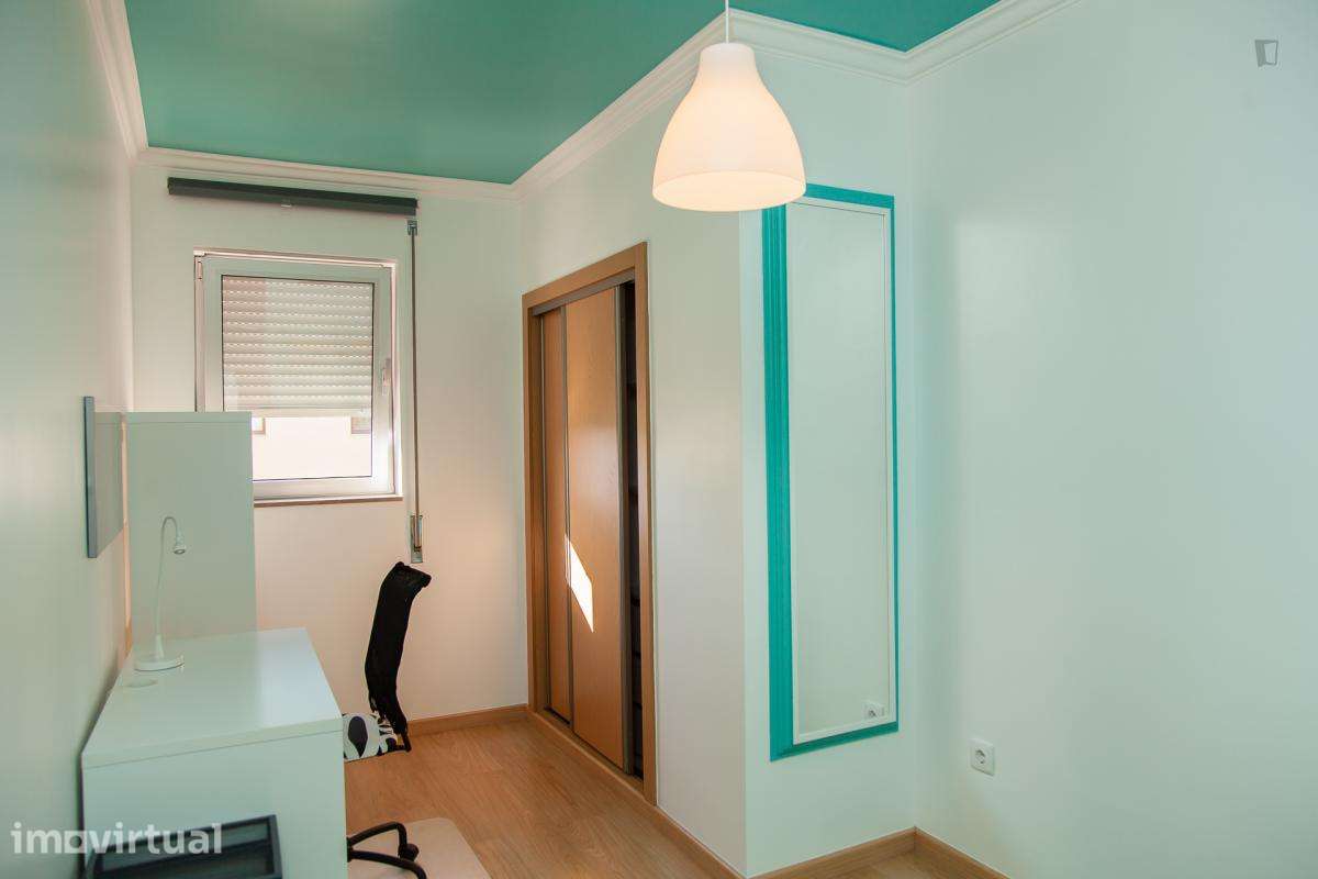 Quarto - localizado em Baixa Coimbra - Grande imagem: 2/25