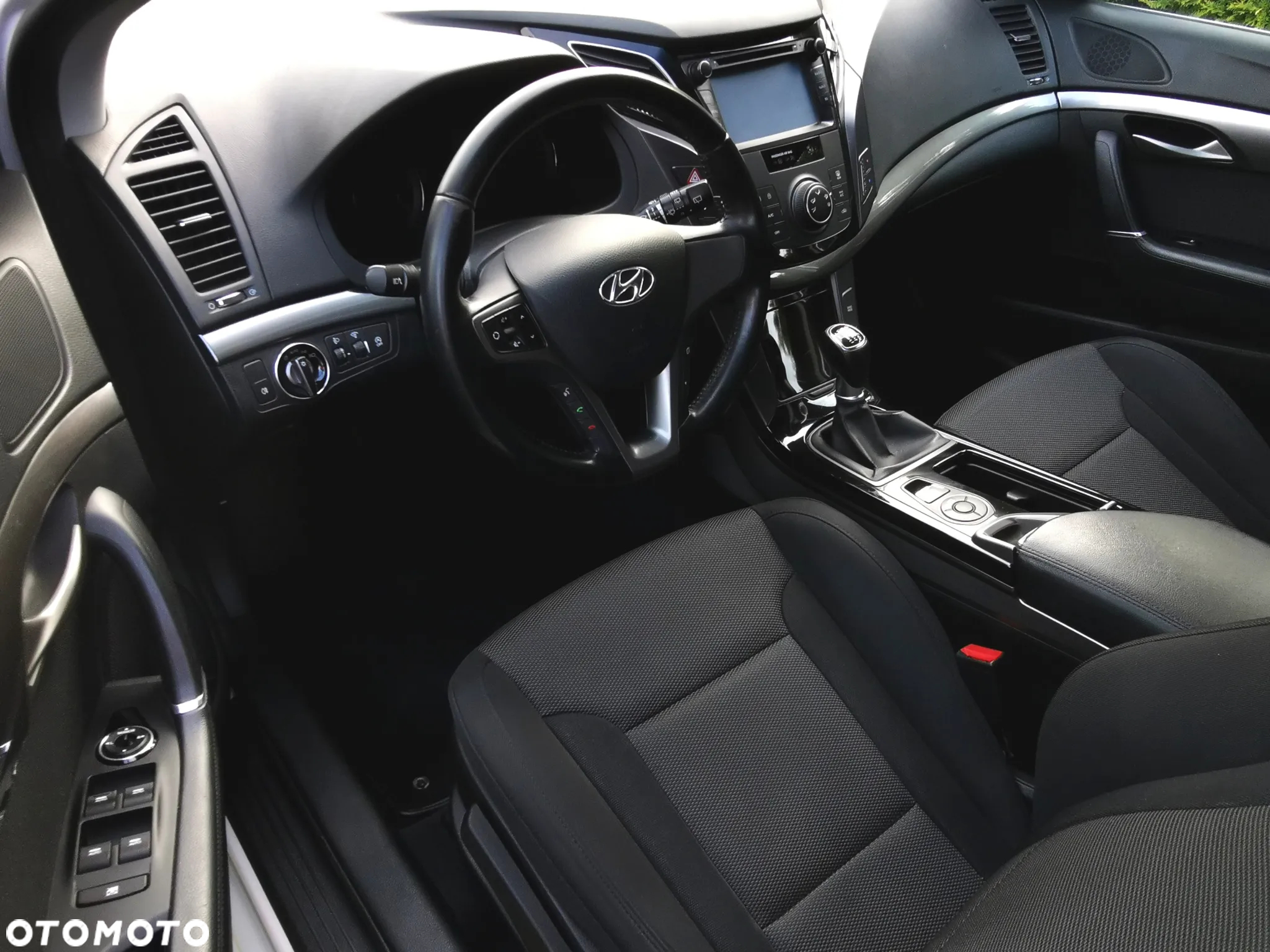 Hyundai i40 Kombi blue 1.6 Family - 27