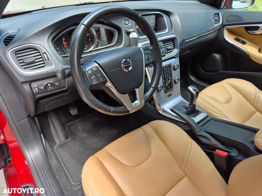 Volvo V40 T2 Inscription - 11
