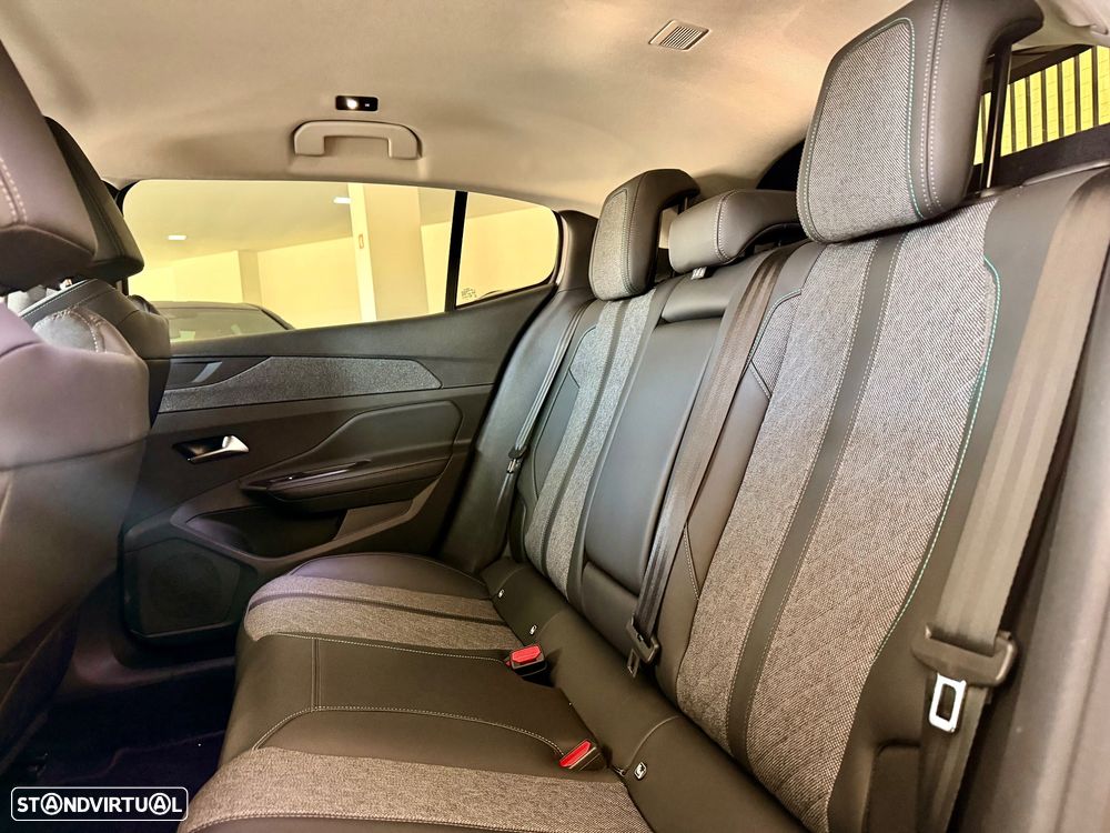 Peugeot 408 1.6 Hybrid Allure e-EAT8 - 14