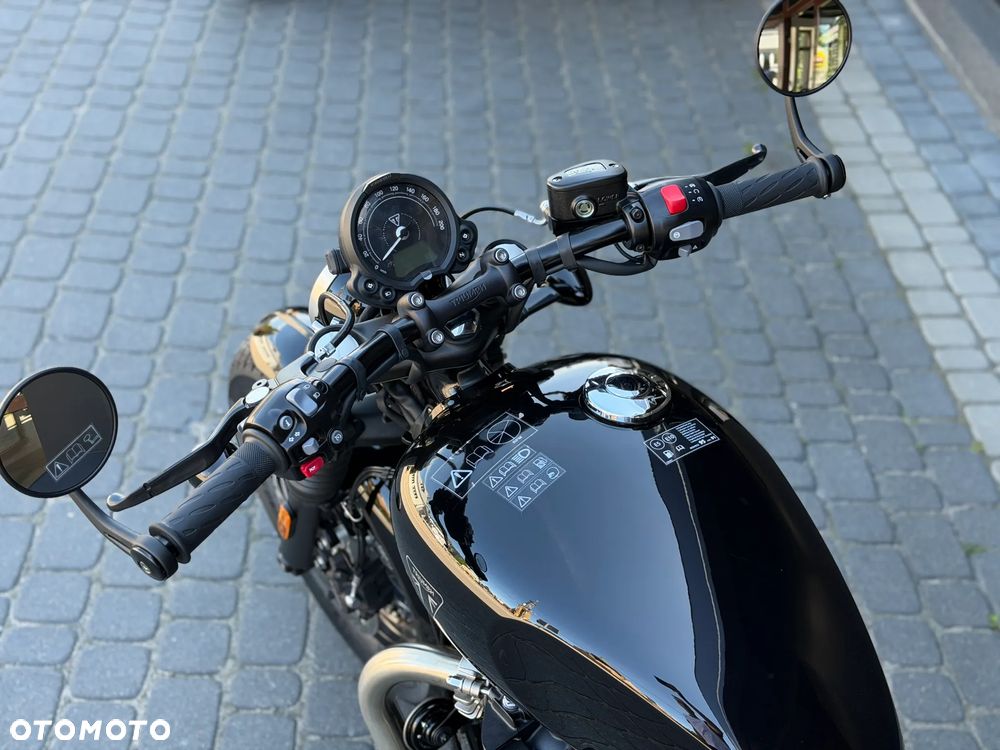 Triumph Bonneville Bobber - 15
