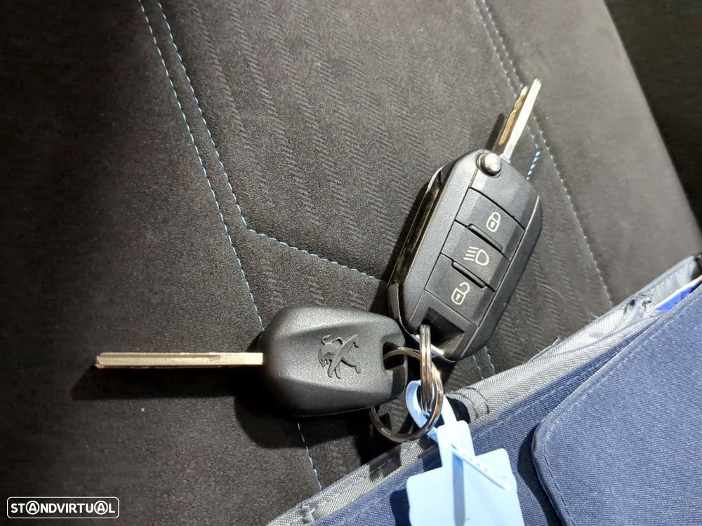 Peugeot 2008 1.2 PureTech Allure EAT6 - 8