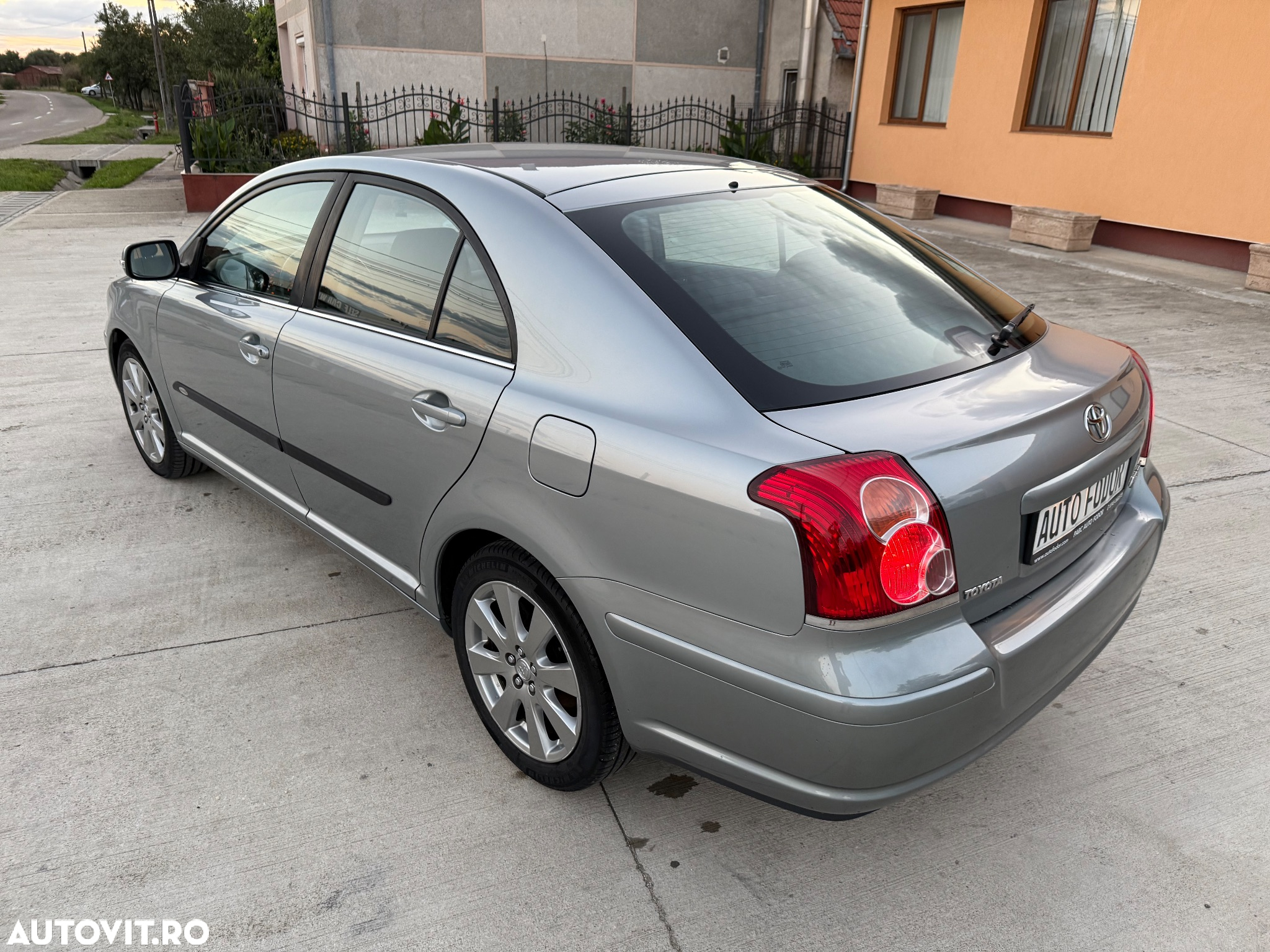 Toyota Avensis 2.0 D-4D Navi chrome - 19