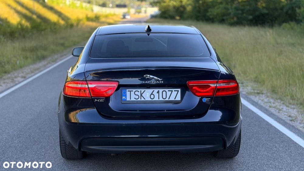 Jaguar XE 2.0 D R-Sport - 10