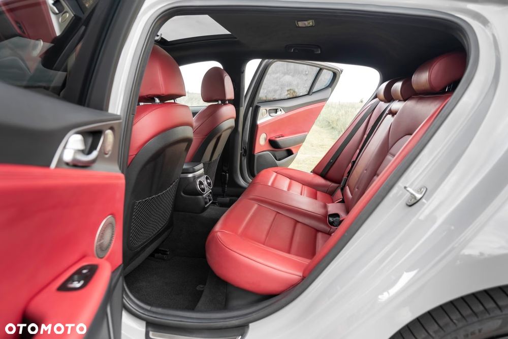 Kia Stinger - 11