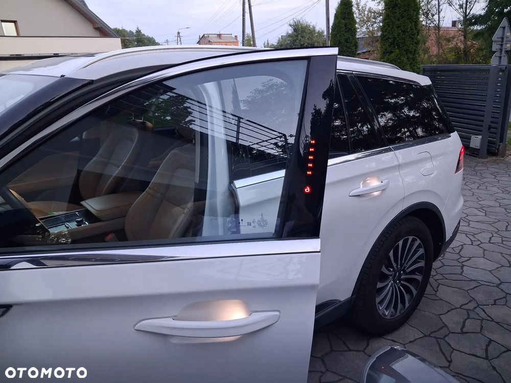 Lincoln Aviator - 12