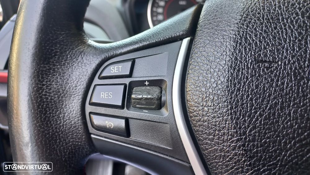 BMW 116 d EDynamics Line Sport — fotografia 13