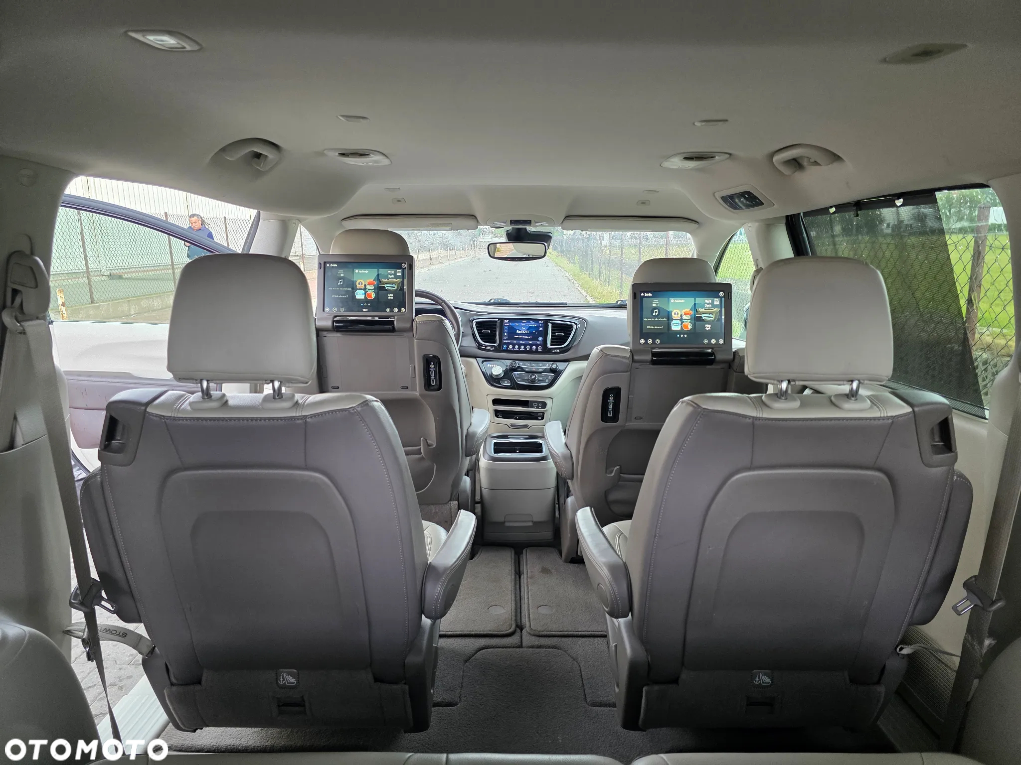 Chrysler Pacifica - 13