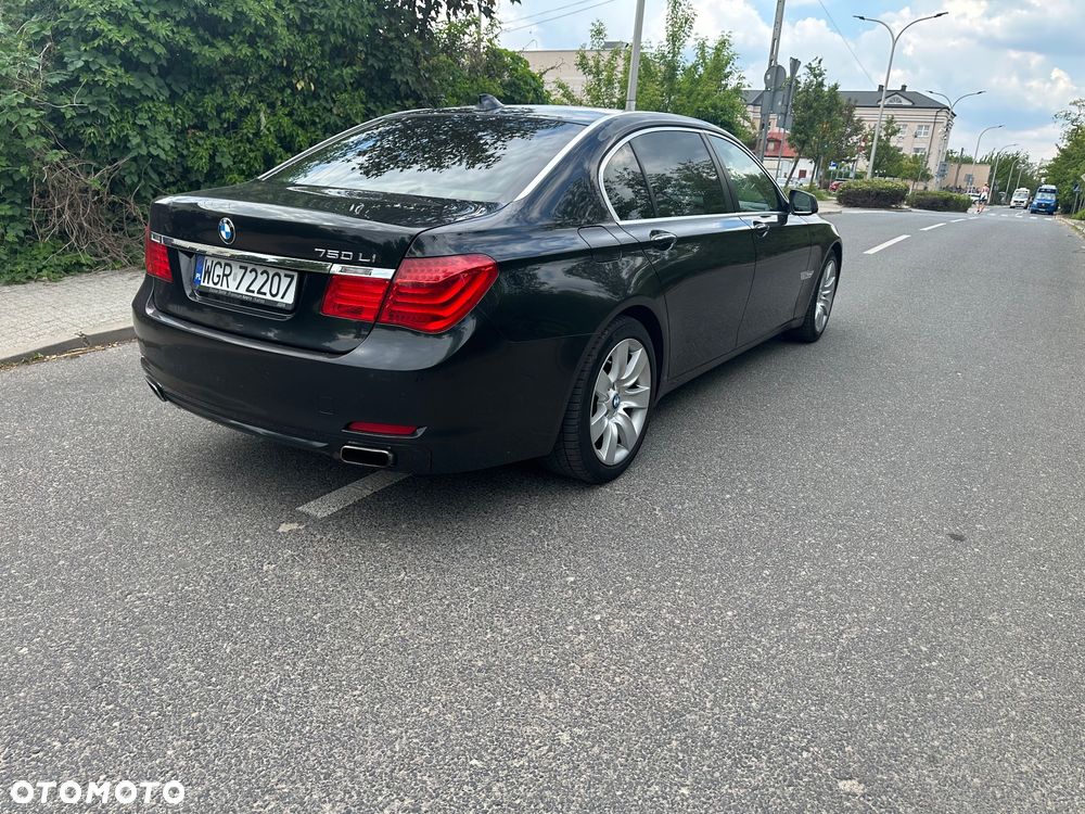 BMW Seria 7 750i L - 14