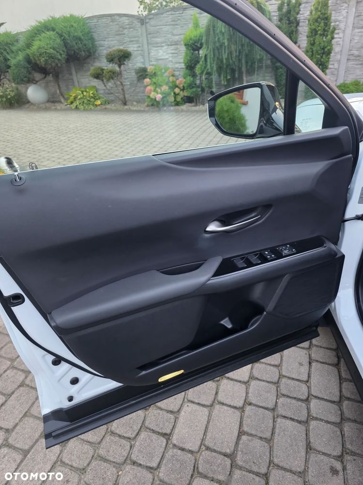Lexus UX - 21