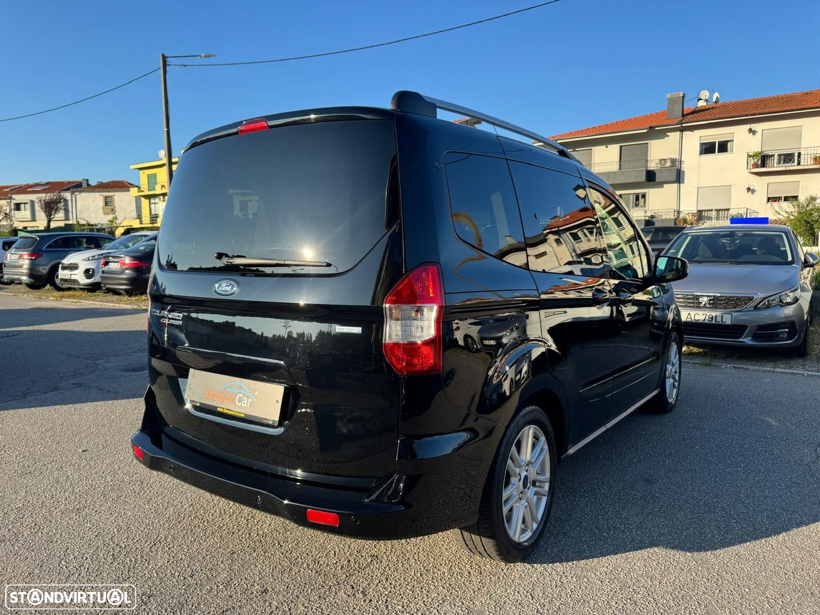 Ford Tourneo Courier 1.0 EcoBoost Titanium - 4