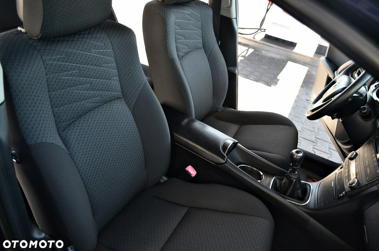 Toyota Avensis - 23