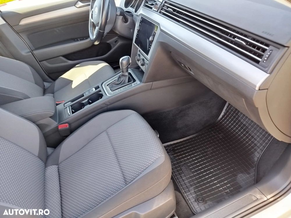 Volkswagen Passat - 12