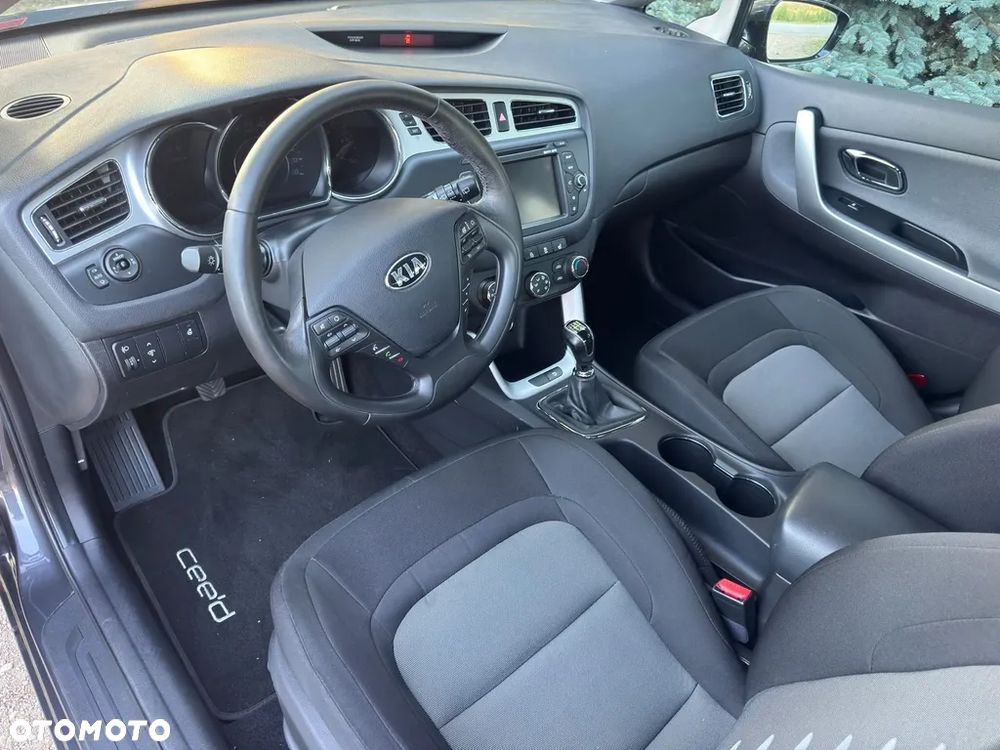 Kia Ceed 1.4 CVVT Fifa World Cup Edition - 6