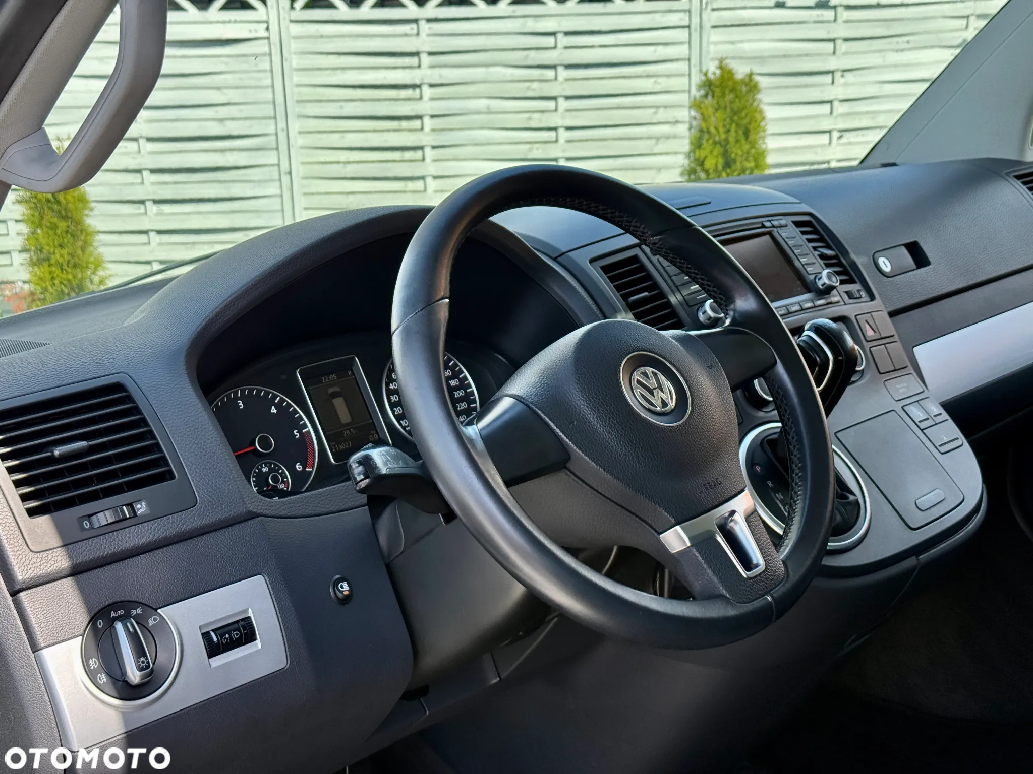 Volkswagen Multivan - 12