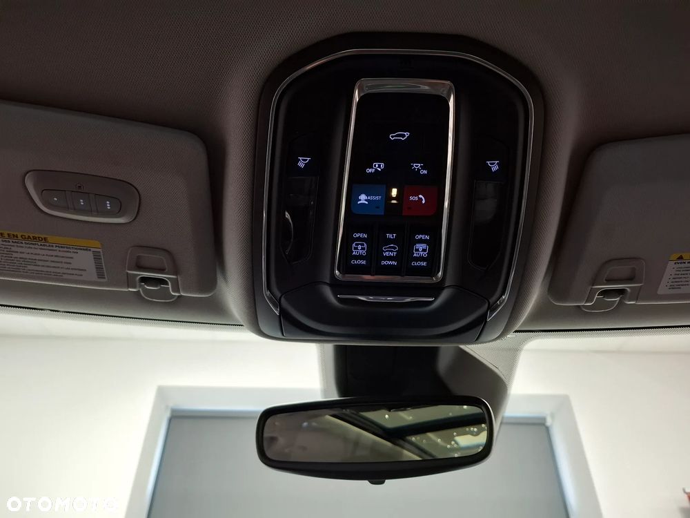 Jeep Grand Cherokee - 24