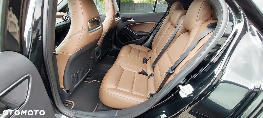 Mercedes-Benz GLA - 38