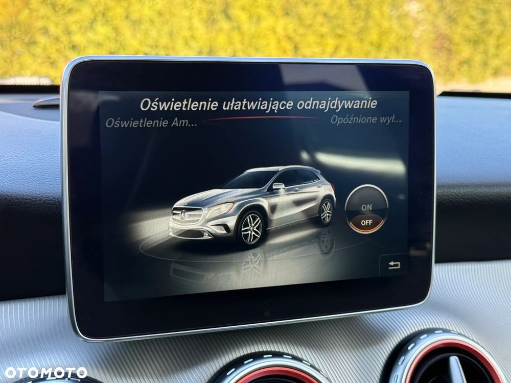 Mercedes-Benz GLA 180 7G-DCT - 24